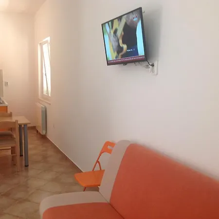 Luka Apartment Petrcane