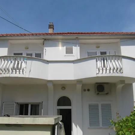 Apartment Luka *