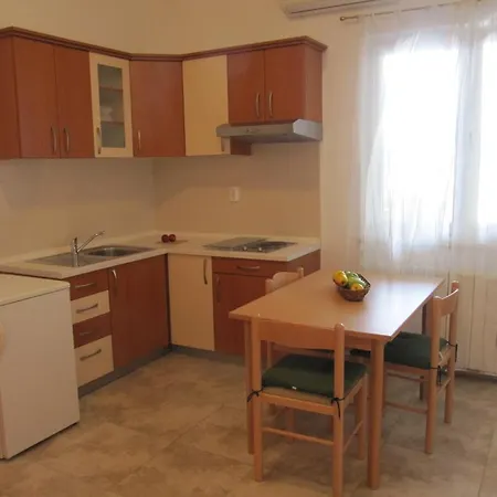 Luka Apartment Petrcane